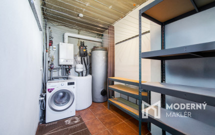 REZERVOVANÉ - Na predaj dom vhodný na podnikanie v Bzinciach pod Javorinou