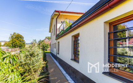 REZERVOVANÉ - Na predaj dom vhodný na podnikanie v Bzinciach pod Javorinou