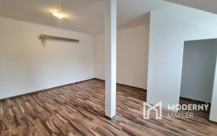 Na prenájom samostatná kancelária v centre Šamorína