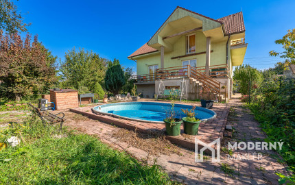 Na predaj rodinný dom s bazénom v Trnávke