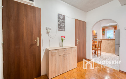 REZERVOVANÉ: Na predaj 2-izbový byt vo Veľkých Levároch