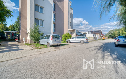 REZERVOVANÉ: Na predaj 2-izbový byt vo Veľkých Levároch