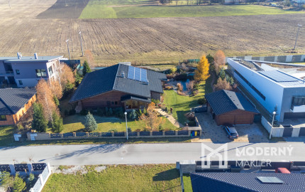 Na predaj dom snov–rodinné sídlo s jazierkom na kúpanie a panoramatickým výhľadom na Vysoké Tatry