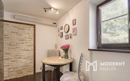 Na predaj priestranný 2-izbový byt v Novom Meste nad Váhom