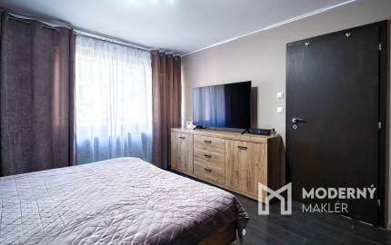 Na predaj priestranný 2-izbový byt v Novom Meste nad Váhom