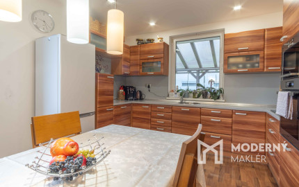 REZERVOVANÉ: Na predaj priestranný rodinný dom v pokojnej lokalite Hôrka