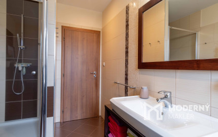 REZERVOVANÉ: Na predaj priestranný rodinný dom v pokojnej lokalite Hôrka