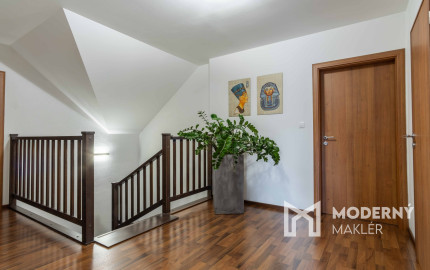 REZERVOVANÉ: Na predaj priestranný rodinný dom v pokojnej lokalite Hôrka