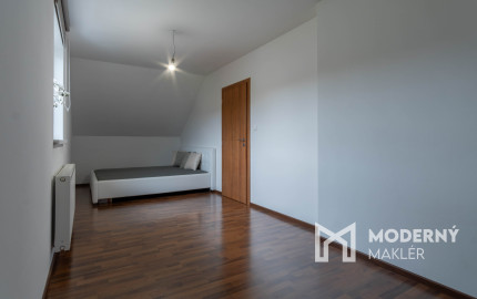 REZERVOVANÉ: Na predaj priestranný rodinný dom v pokojnej lokalite Hôrka