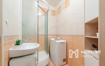 Na predaj čiastočne zariadená garsónka v Seredi