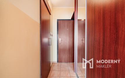 Na predaj čiastočne zariadená garsónka v Seredi