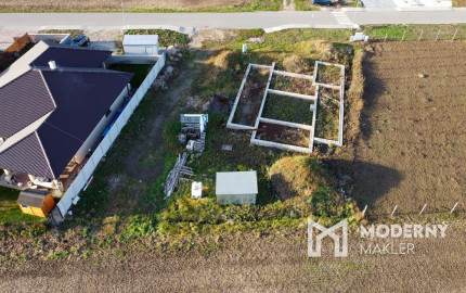 Na predaj stavebný pozemok so základovou doskou v Dolnom Vinodole