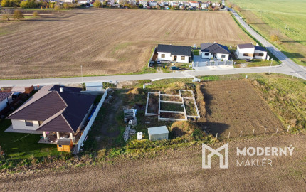 Na predaj stavebný pozemok so základovou doskou v Dolnom Vinodole