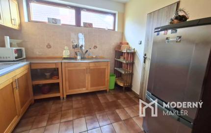 REZERVOVANÉ: Na prenájom viacgeneračný rodinný dom vo Veľkých Bieliciach