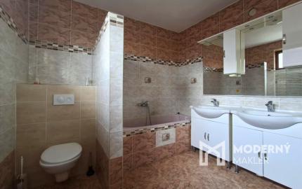 REZERVOVANÉ: Na prenájom viacgeneračný rodinný dom vo Veľkých Bieliciach