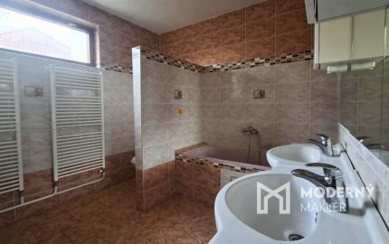 REZERVOVANÉ: Na prenájom viacgeneračný rodinný dom vo Veľkých Bieliciach