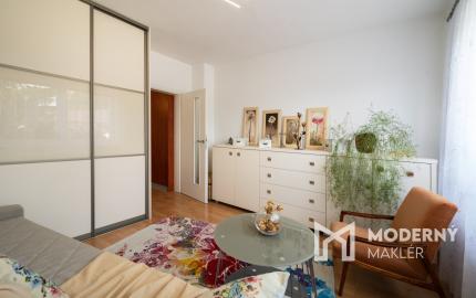 REZERVOVANÉ: Na predaj priestranný dom s veľkým pozemkom v Pobedime