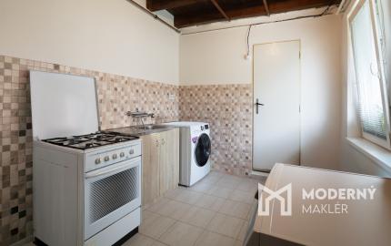 REZERVOVANÉ: Na predaj priestranný dom s veľkým pozemkom v Pobedime