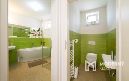 REZERVOVANÉ: Na predaj priestranný dom s veľkým pozemkom v Pobedime