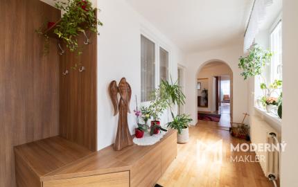 REZERVOVANÉ: Na predaj priestranný dom s veľkým pozemkom v Pobedime