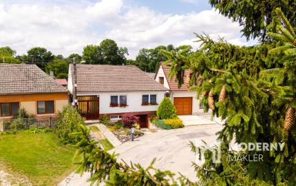 REZERVOVANÉ: Na predaj priestranný dom s veľkým pozemkom v Pobedime