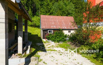 Rozostavaný dom na dokončenie podľa seba s veľkým pozemkom