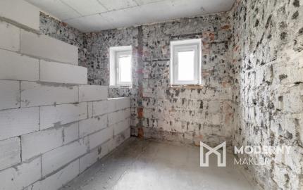 Rozostavaný dom na dokončenie podľa seba s veľkým pozemkom