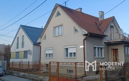 DOBRÁ LOKALITA -NOVÁ CENA- 5  izbový rodinný dom Bánovce nad Bebravou so záhradou 418m2 .