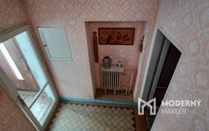 DOBRÁ LOKALITA -NOVÁ CENA- 5  izbový rodinný dom Bánovce nad Bebravou so záhradou 418m2 .