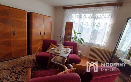 DOBRÁ LOKALITA -NOVÁ CENA- 5  izbový rodinný dom Bánovce nad Bebravou so záhradou 418m2 .