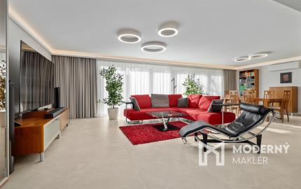 Na predaj vila so smart technológiami a výťahom na Slavíne