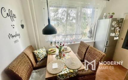 Exkluzívna ponuka 3 izb. veľkometrážného bytu v Bánovciach n/B s balkónom a pivnicou- SEVER