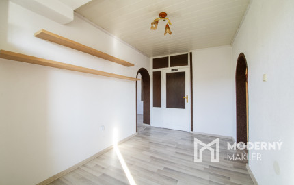 Na predaj priestranný 3-izbový byt v Zákamennom