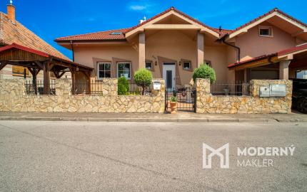 Na predaj priestranný rodinný dom v obci Zlaté Klasy