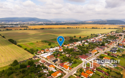 Nová znížená cena! Na predaj 5-izbový rodinný dom s veľkou záhradou v Novej Vsi nad Váhom