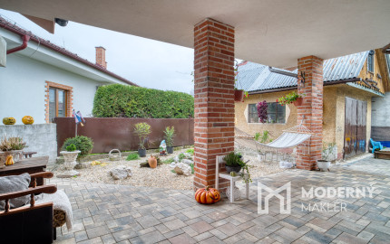 Na predaj priestranný 4-izbový rodinný dom v Malženiciach
