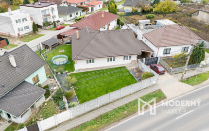 Na predaj priestranný 4-izbový rodinný dom v Malženiciach
