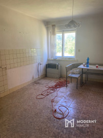 Na predaj rodinný dom vhodný na rekonštrukciu v Lúčnici nad Žitavou