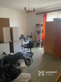 Na predaj rodinný dom vhodný na rekonštrukciu v Lúčnici nad Žitavou