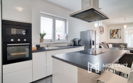 Na predaj priestranný 4-izbový rodinný dom v Bernolákove