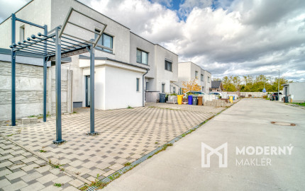 Na predaj priestranný 4-izbový rodinný dom v Bernolákove