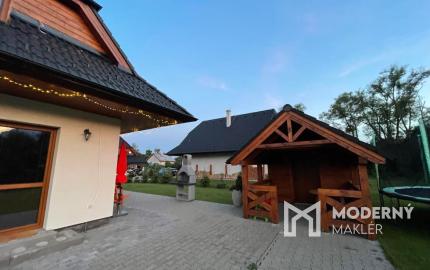 NA PREDAJ- chata /NOVOSTAVBA/ komplet zariadená / Vysoké Tatry- Stará Lesná  s panoramatickým výhľadom