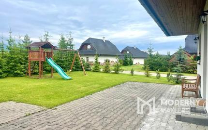 NA PREDAJ- chata /NOVOSTAVBA/ komplet zariadená / Vysoké Tatry- Stará Lesná  s panoramatickým výhľadom