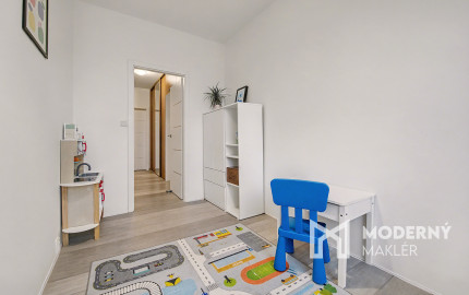 Na predaj kompletne zariadený 3-izbový byt v Petržalke