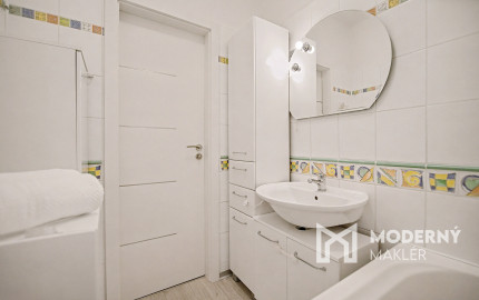 Na predaj kompletne zariadený 3-izbový byt v Petržalke