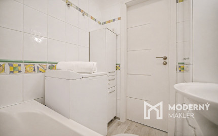 Na predaj kompletne zariadený 3-izbový byt v Petržalke