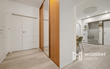 Na predaj kompletne zariadený 3-izbový byt v Petržalke