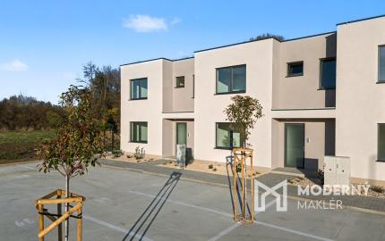 Na predaj skolaudovaný výnimočný 4-izbový byt s vlastnou záhradou vo Veľkom Orvišti