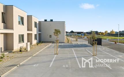 Na predaj skolaudovaný výnimočný 4-izbový byt s vlastnou záhradou vo Veľkom Orvišti