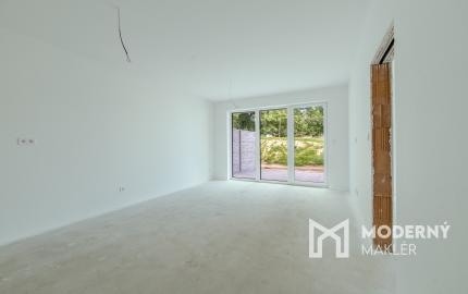 Na predaj skolaudovaný výnimočný 4-izbový byt s vlastnou záhradou vo Veľkom Orvišti